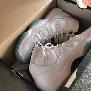 Columbia 11s size 5! Almost like new!!